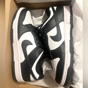 NWT NIKE DUNK PANDAS